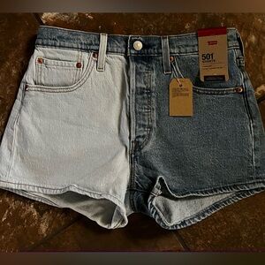NWT Levi’s 501 denim shorts size 28